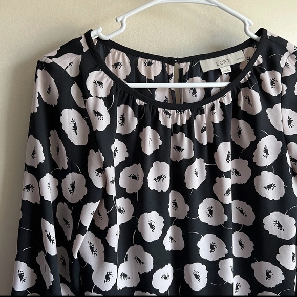 LOFT | Black & Cream Floral Long Sleeve Women's Blouse Size MP - Picture 2 of 5